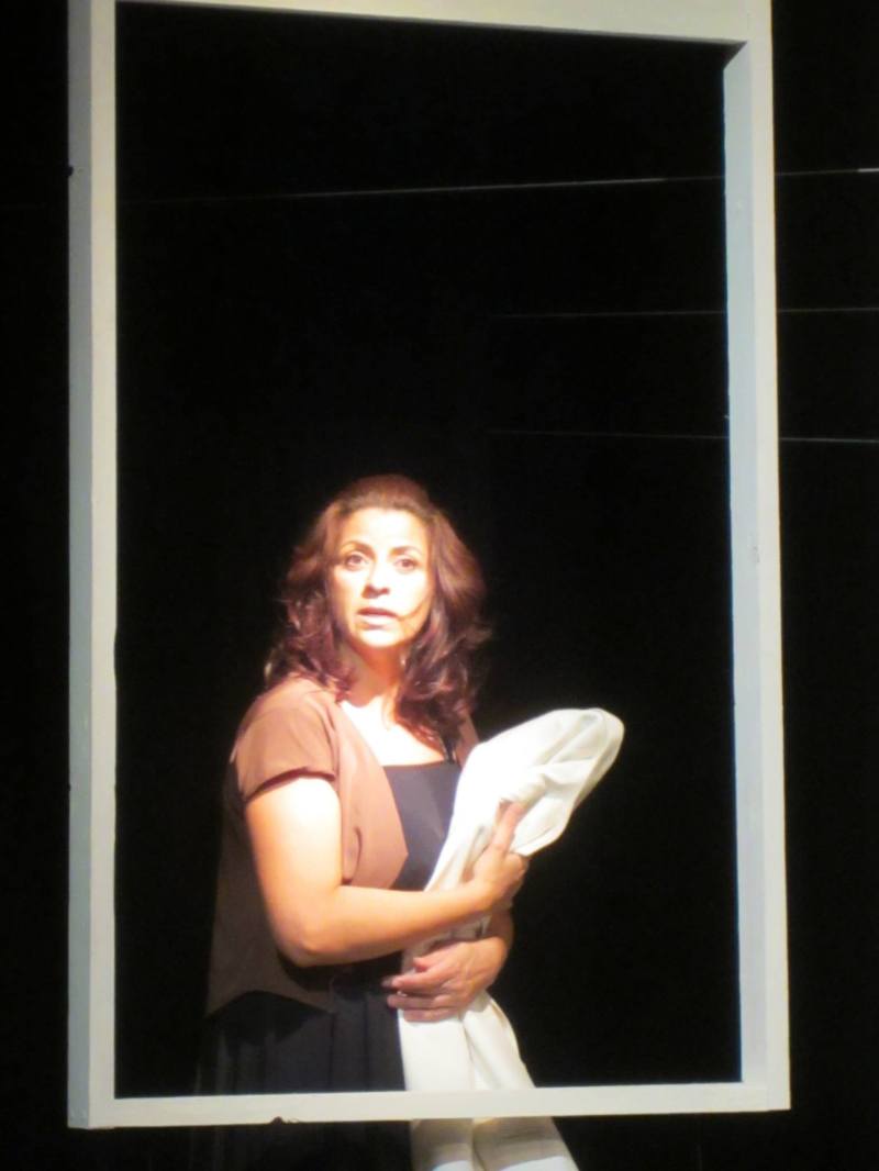 Roueida Ghali on stage, framed by an empty white frame
